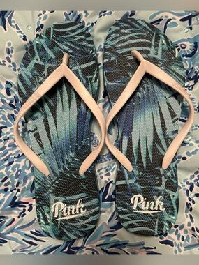 Victoria's Secret VS PINK Tropical Palm Flip Flops Sandals Size Medium (7-8)